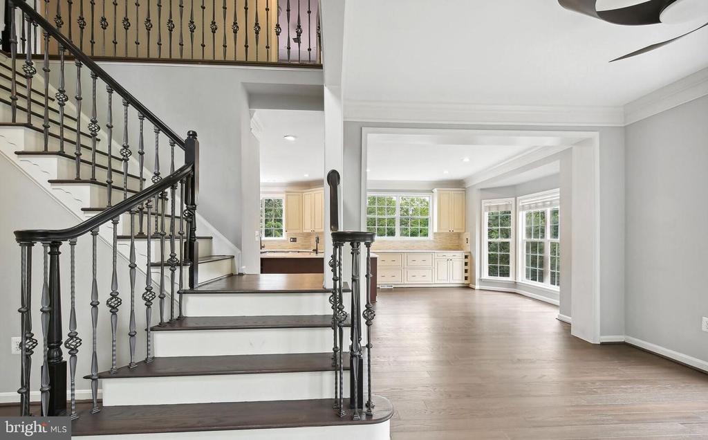 22082 WATER RUN COURT