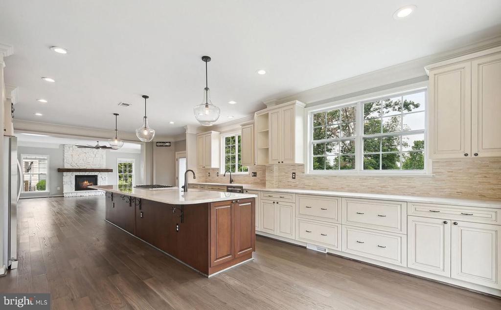 22082 WATER RUN COURT