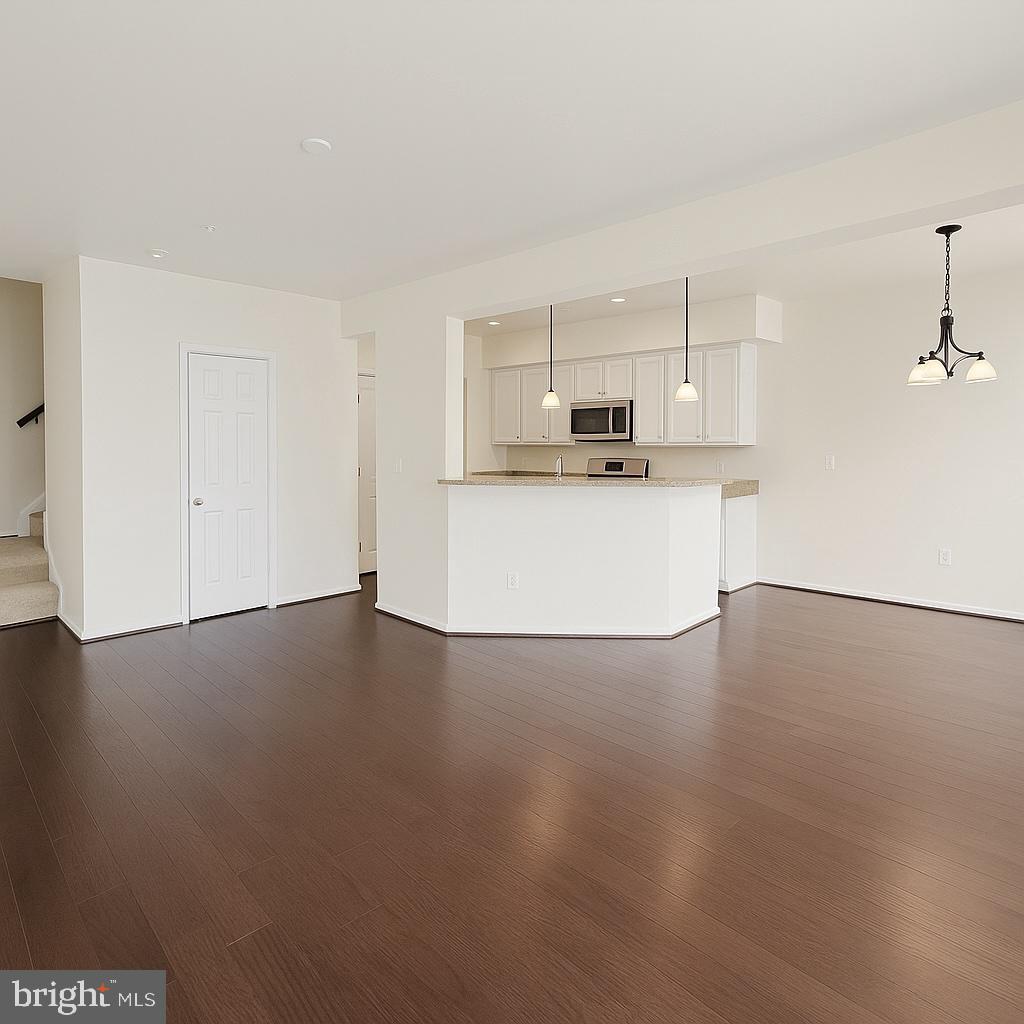 43370 TOWN GATE SQUARE