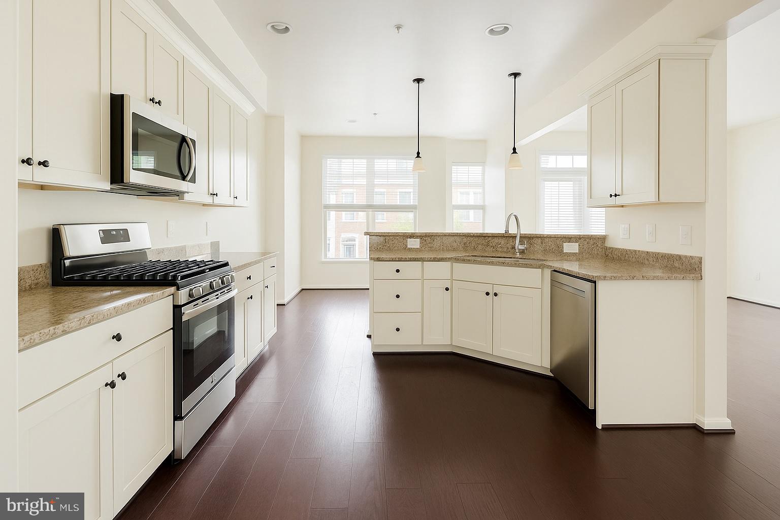 43370 TOWN GATE SQUARE