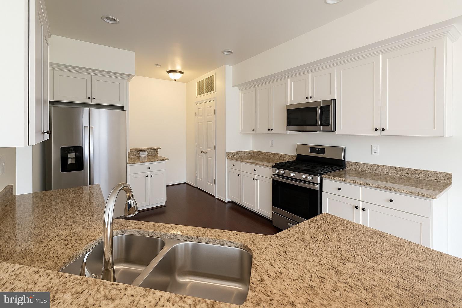 43370 TOWN GATE SQUARE