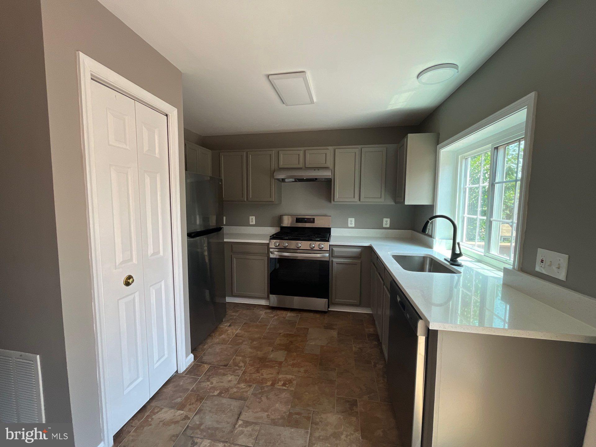 307 COLTSRIDGE TERRACE NE