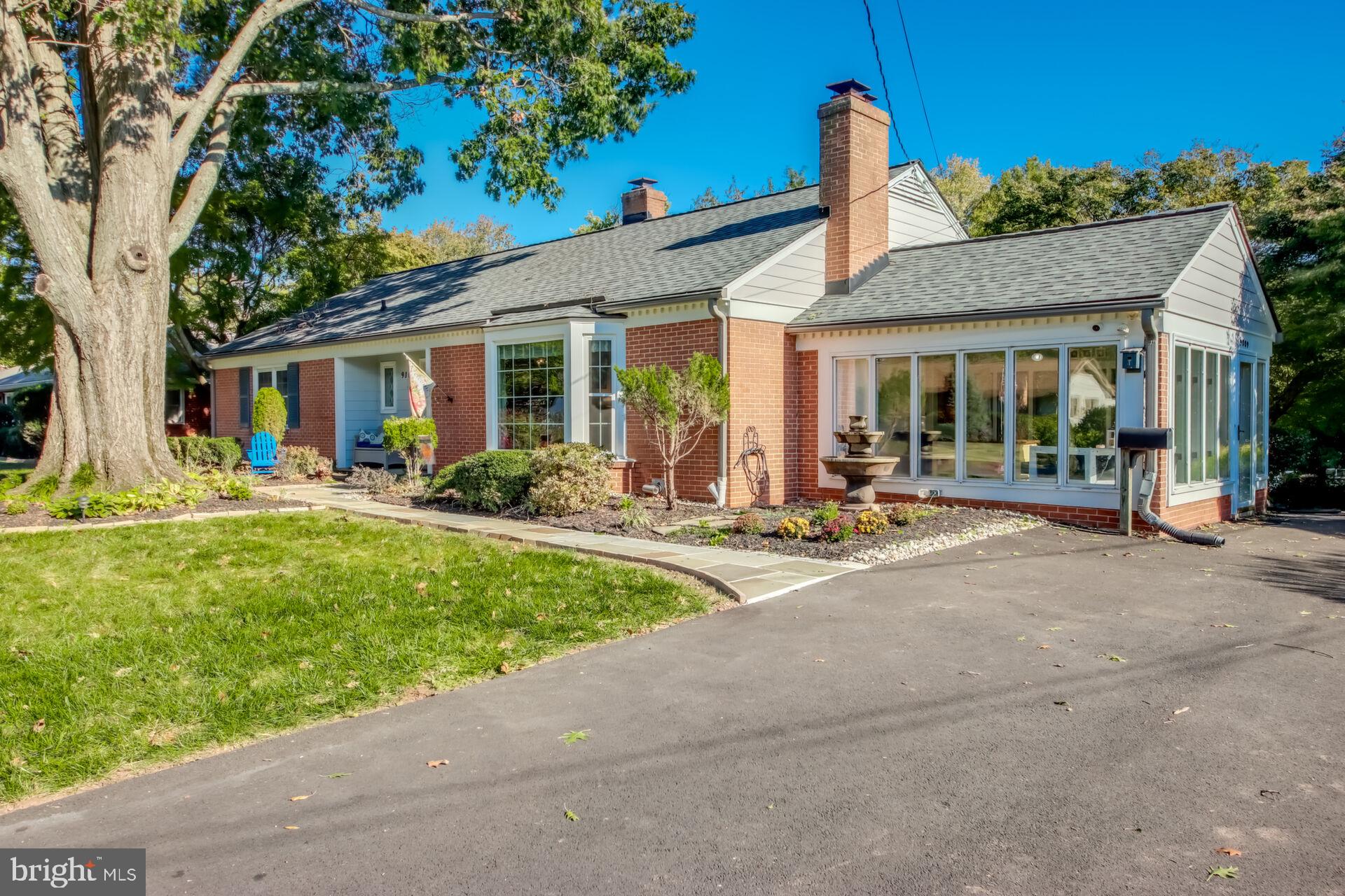 9009 LONGSTREET DRIVE