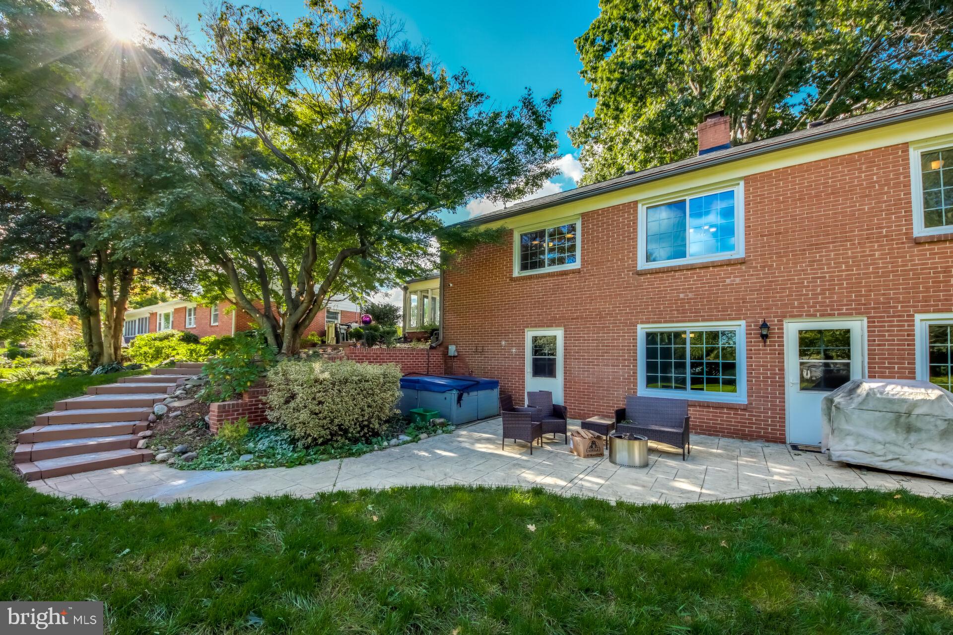 9009 LONGSTREET DRIVE