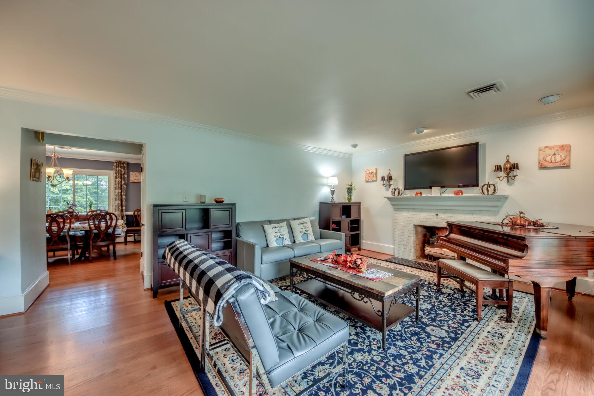 9009 LONGSTREET DRIVE