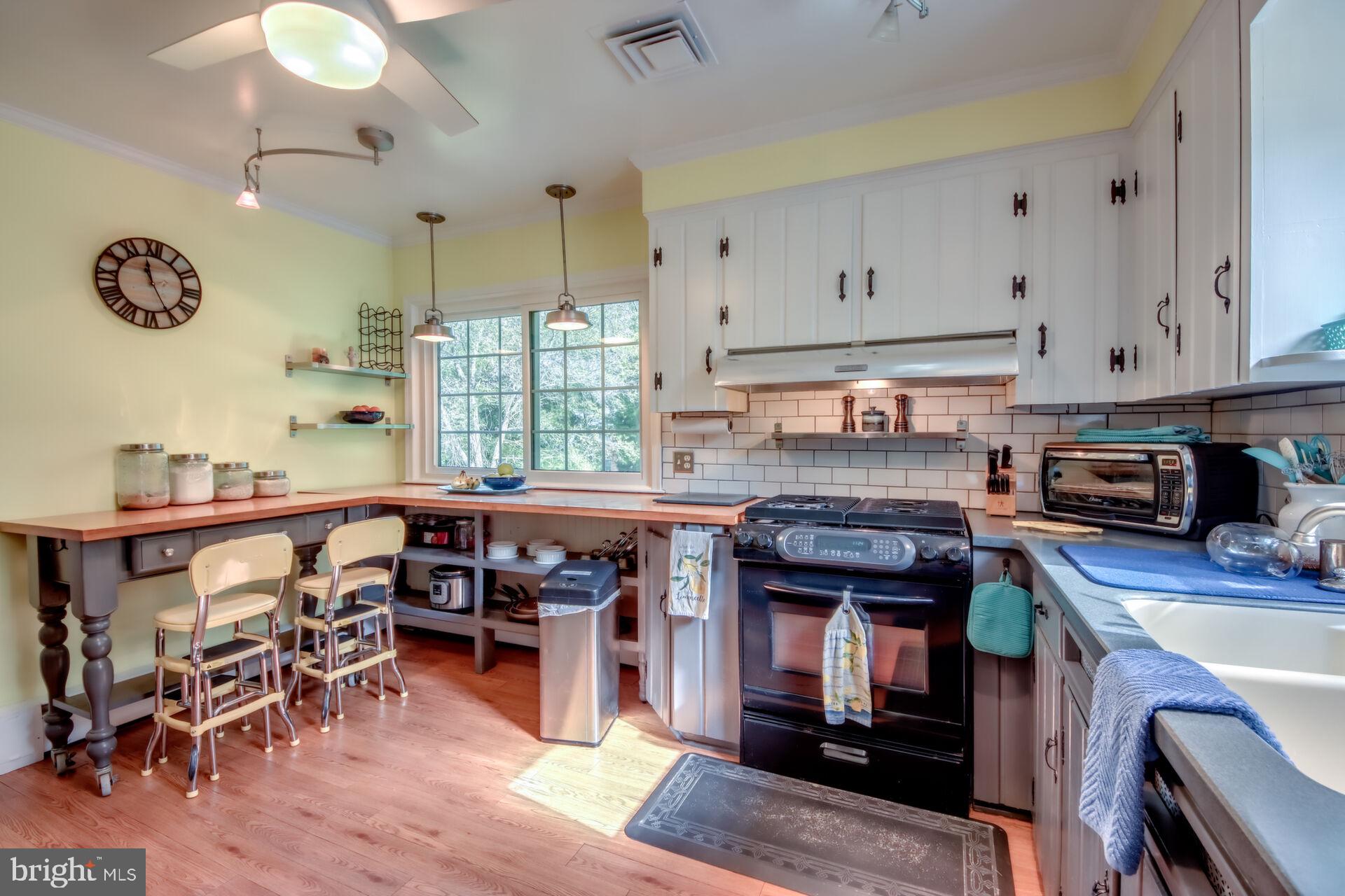 9009 LONGSTREET DRIVE