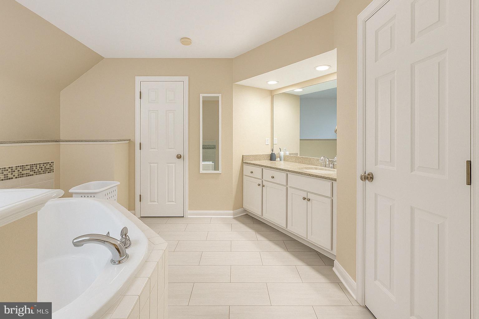 3939 HARTLAKE STREET