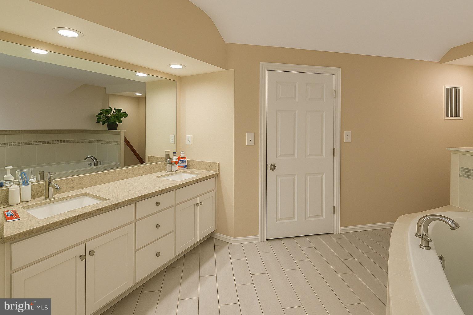 3939 HARTLAKE STREET