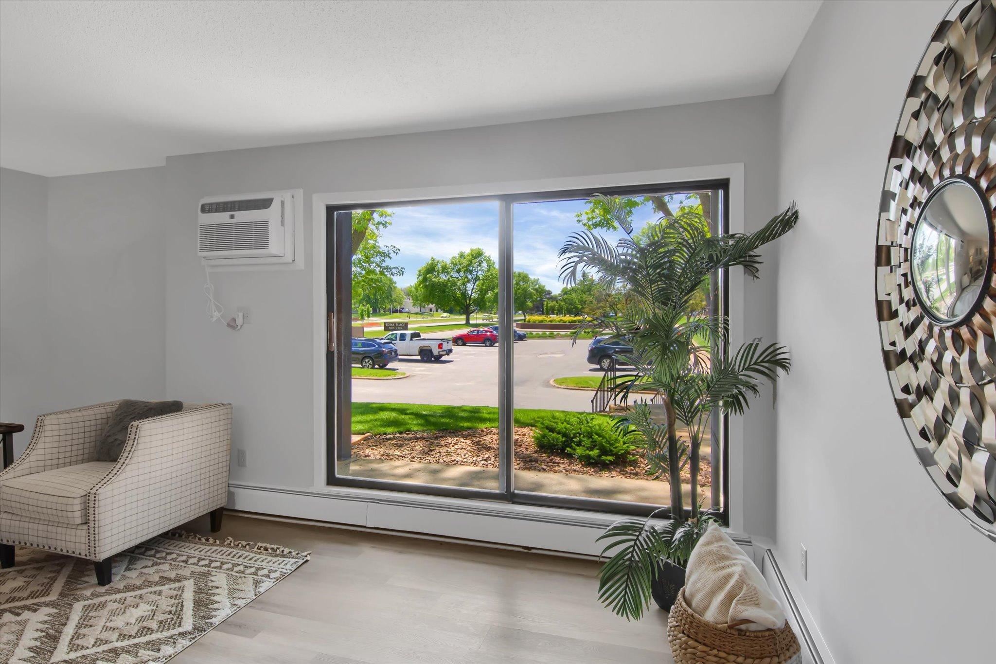 7300 York Avenue S Unit: 110