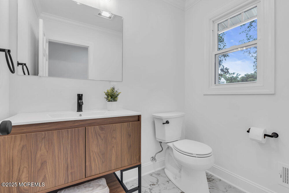 8 Holling Road