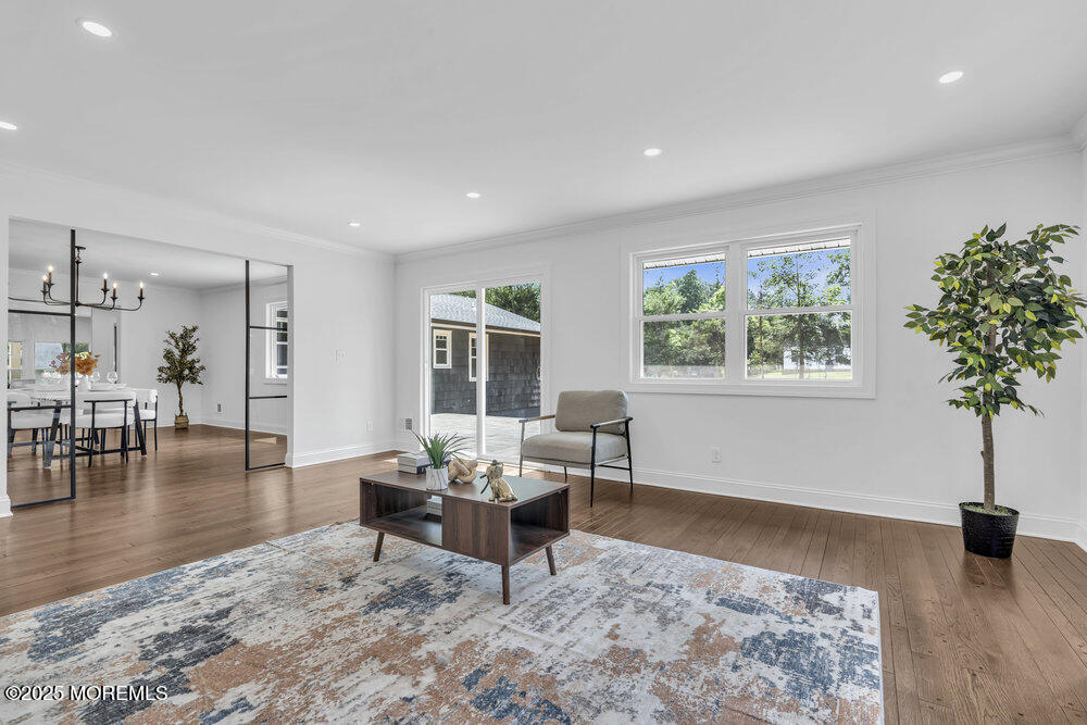 8 Holling Road