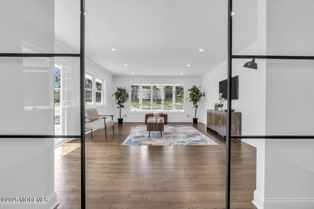 8 Holling Road