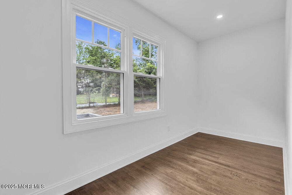 8 Holling Road