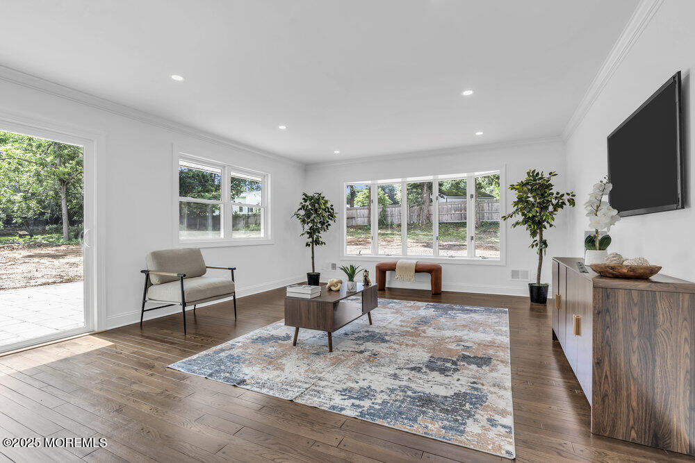 8 Holling Road
