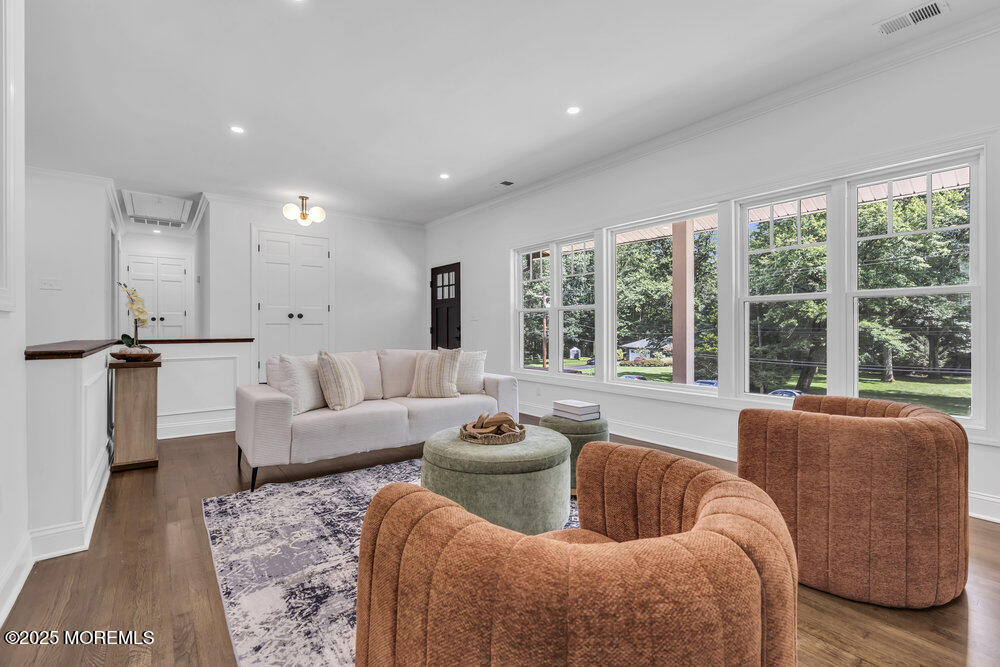 8 Holling Road