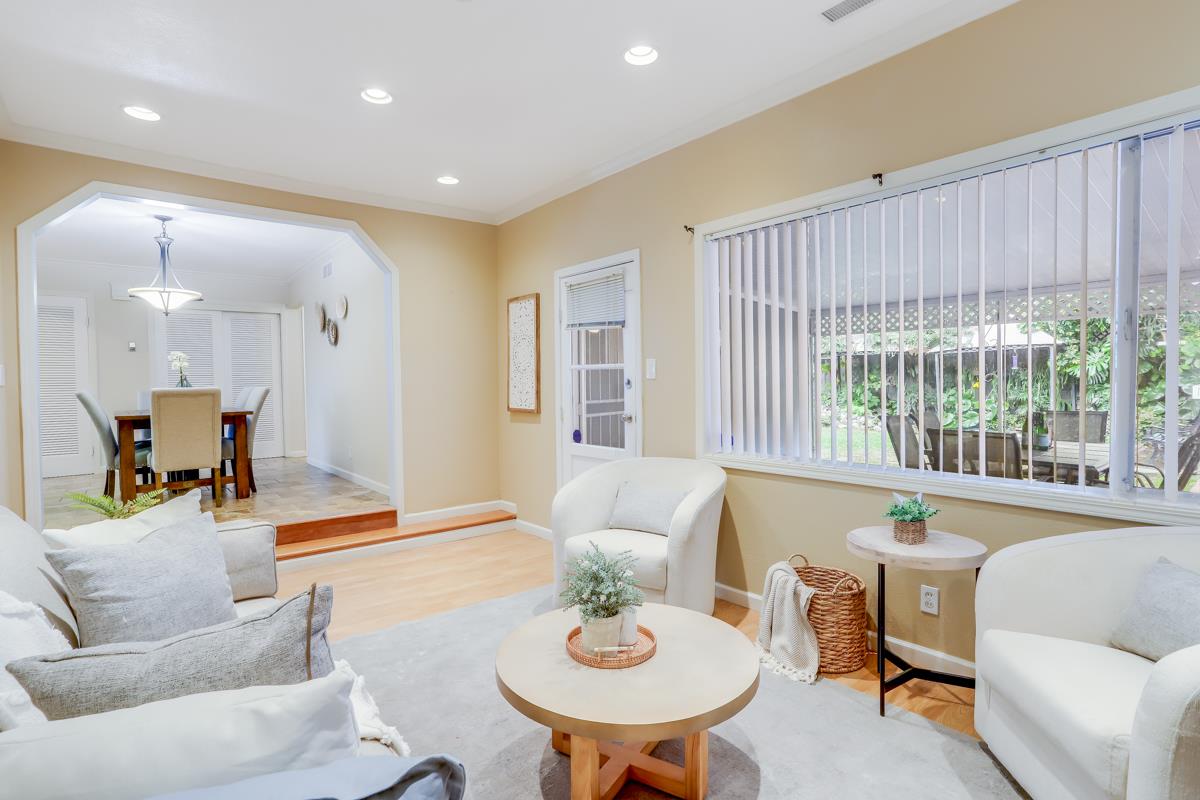 2504 Forbes AVE