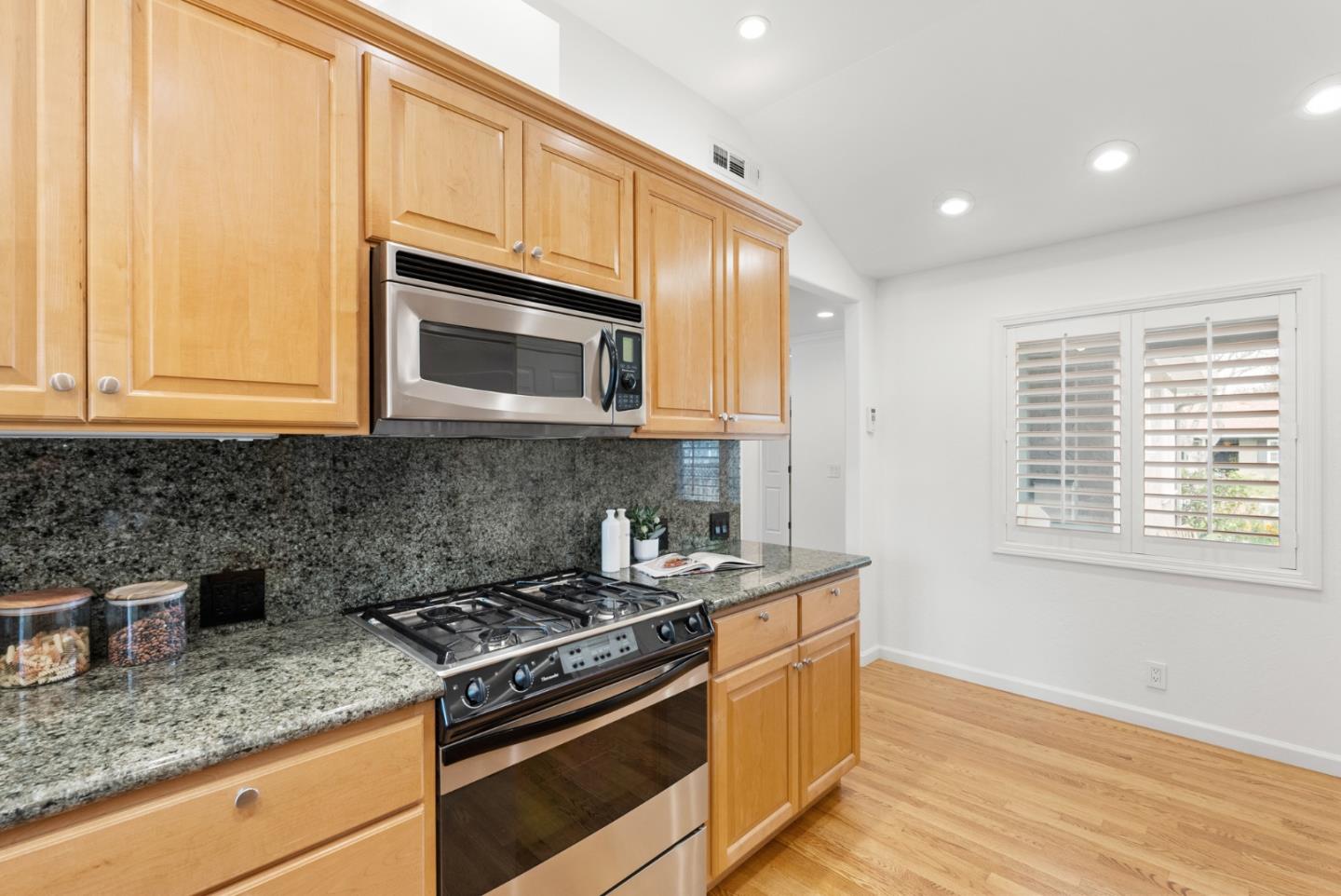 1234 Lynn WAY