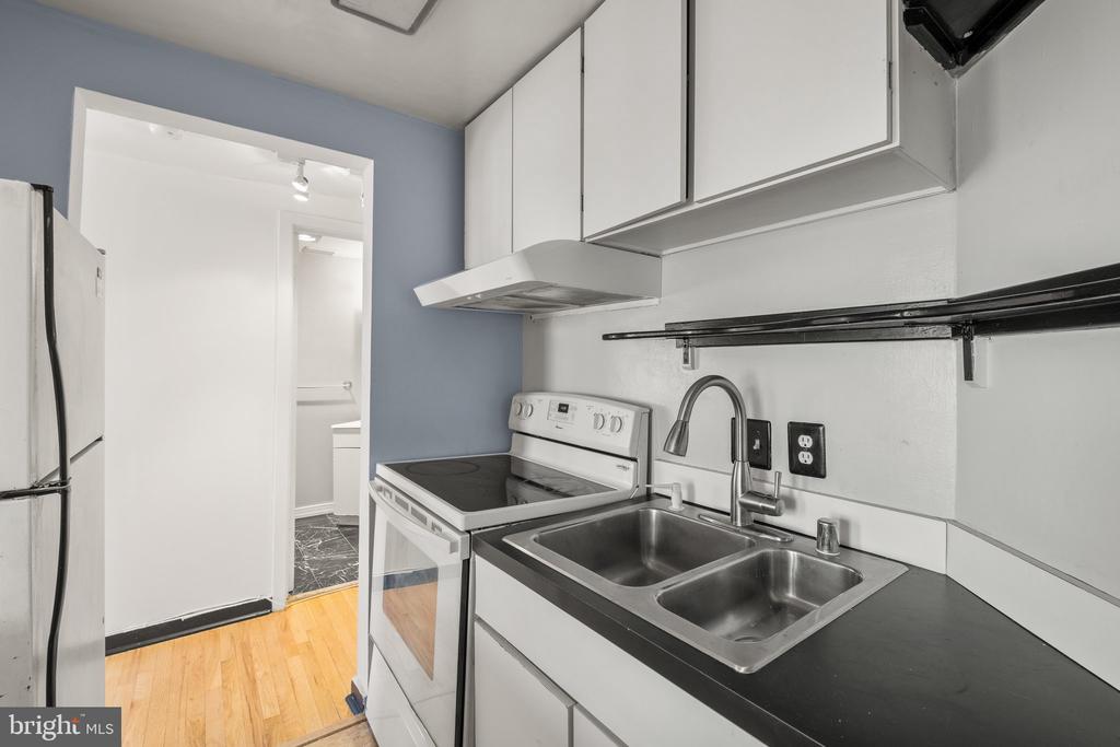 1413 T STREET NW 402