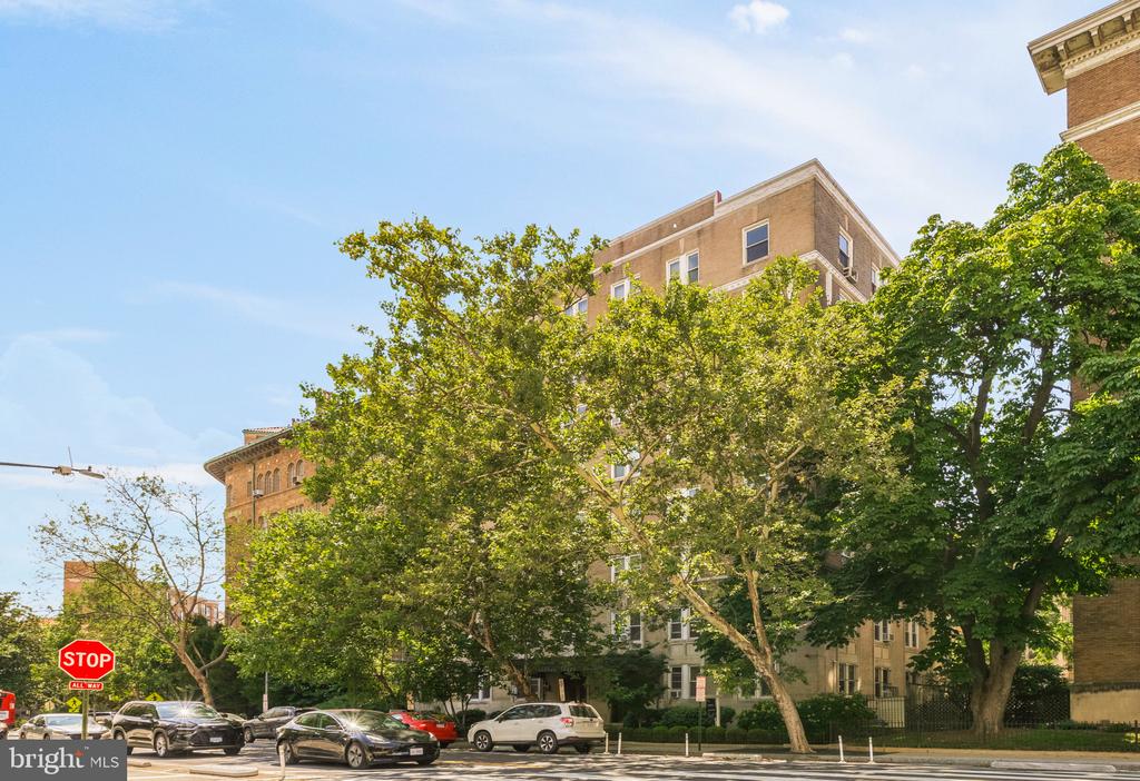 1901 COLUMBIA ROAD NW 105