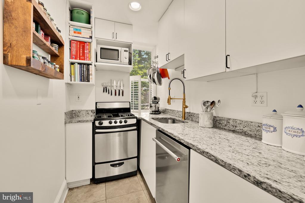 1901 COLUMBIA ROAD NW 105