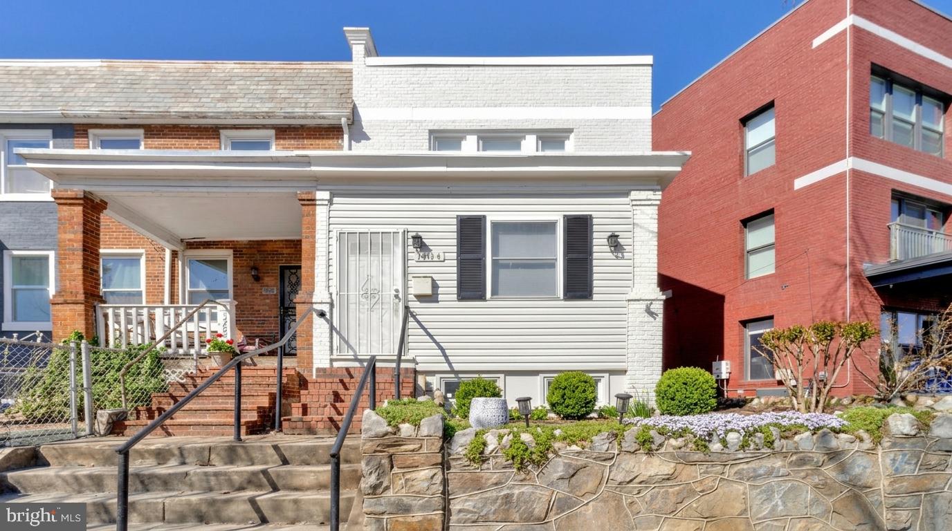 1264 PENN STREET NE