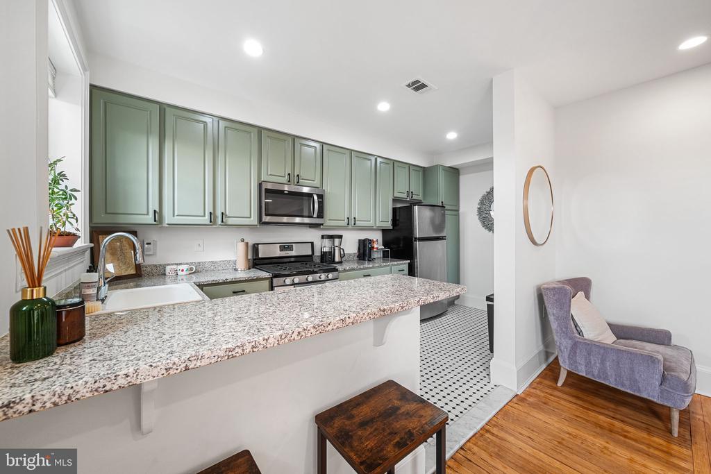 1423 R STREET NW 402