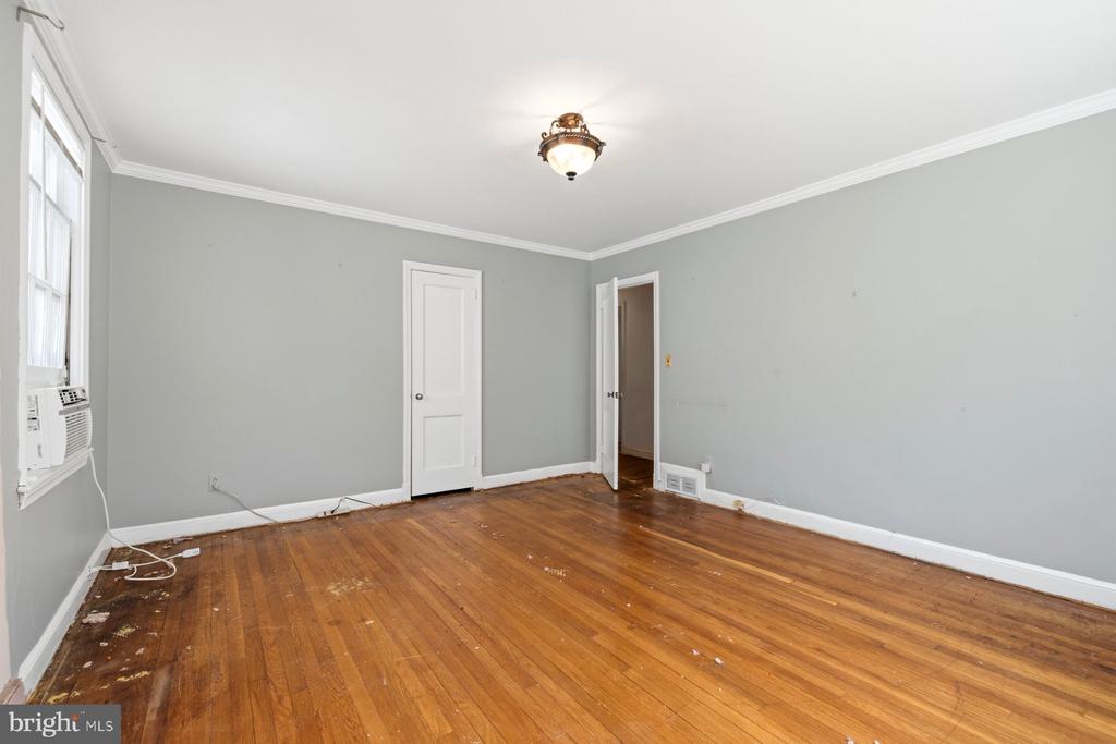 1327 LEEGATE ROAD NW