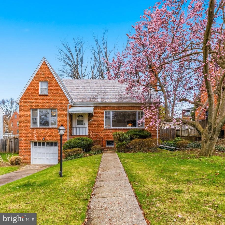 1327 LEEGATE ROAD NW