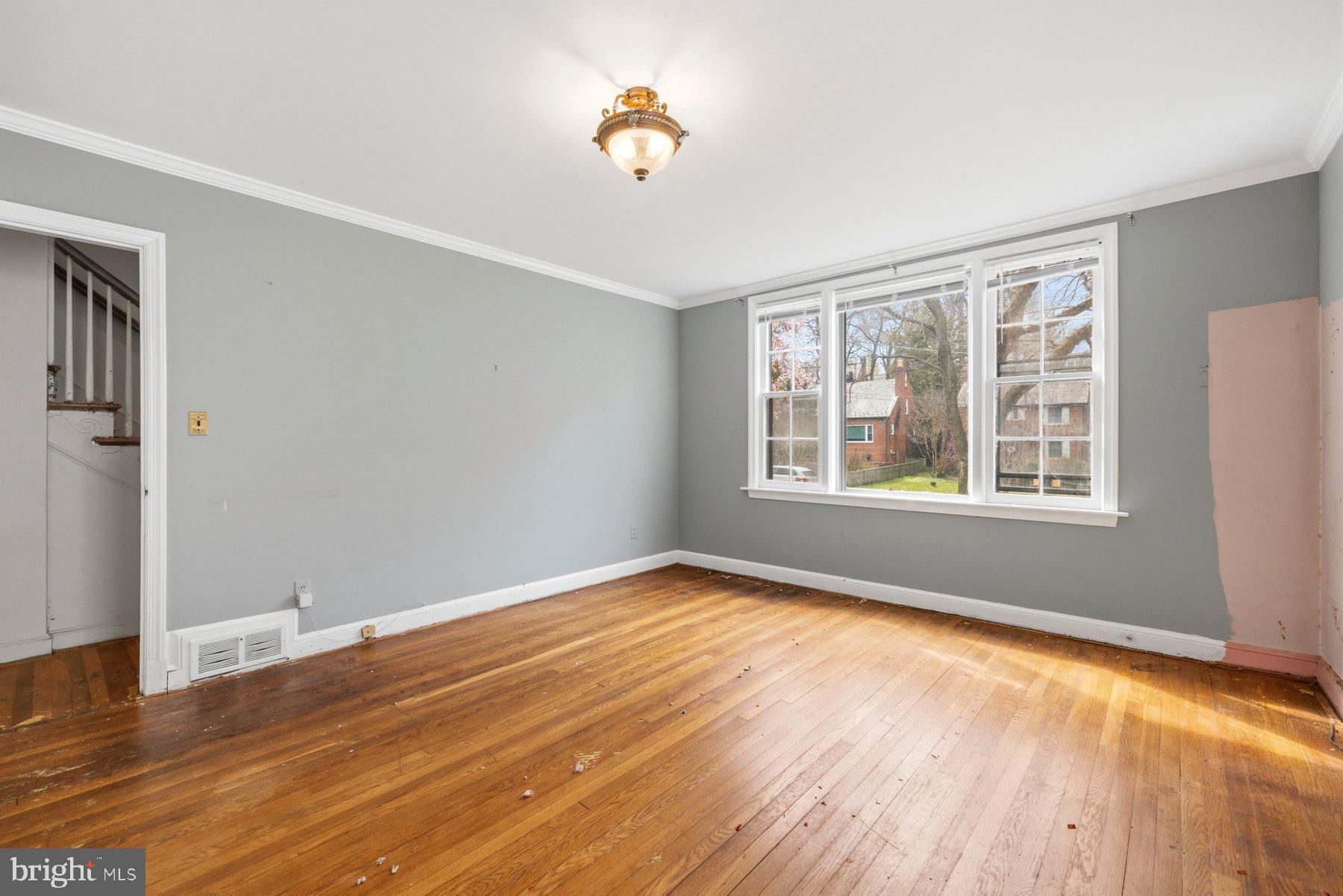 1327 LEEGATE ROAD NW