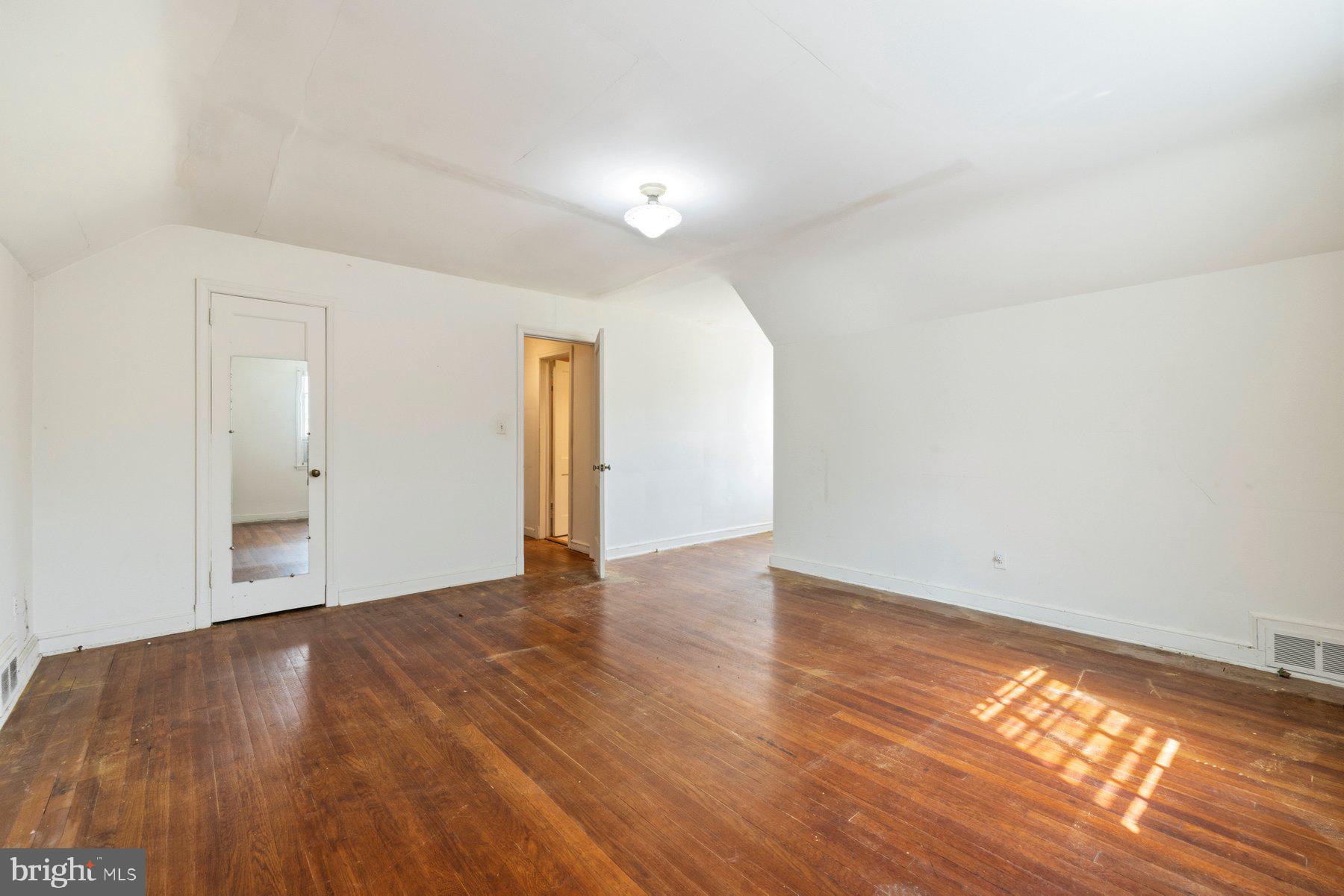 1327 LEEGATE ROAD NW