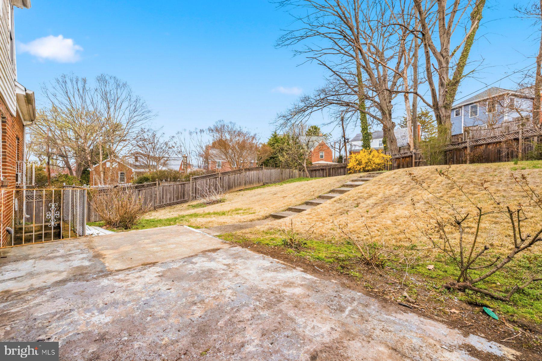 1327 LEEGATE ROAD NW