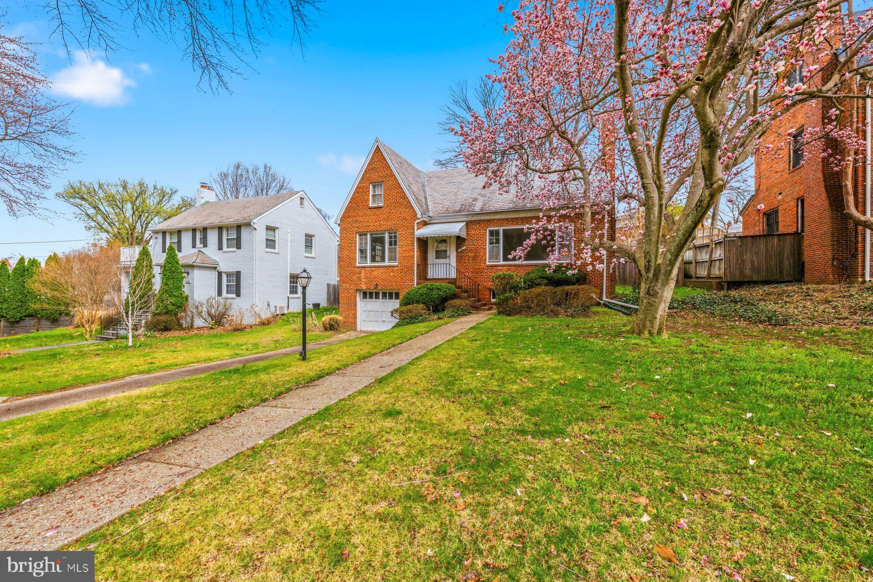 1327 LEEGATE ROAD NW