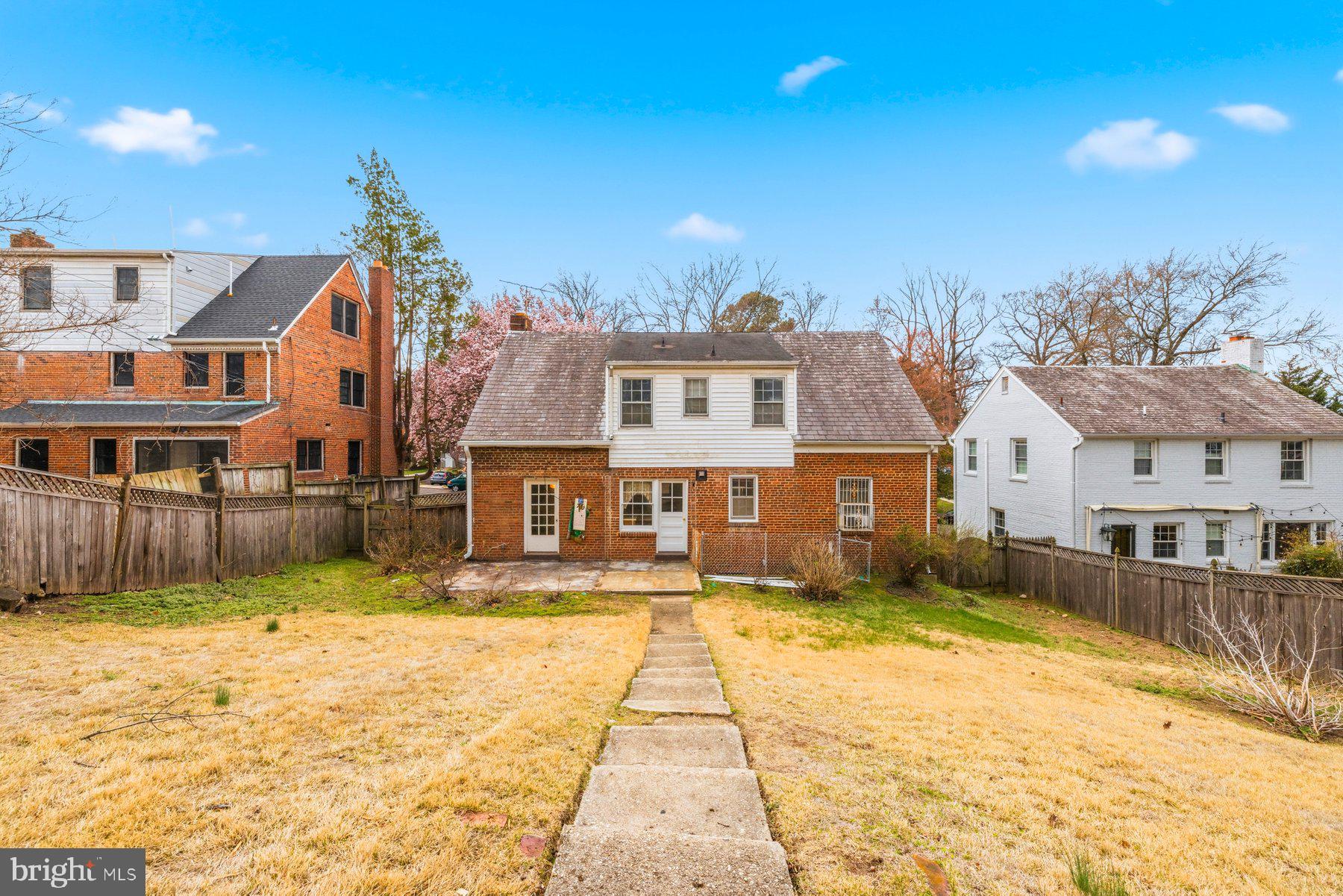 1327 LEEGATE ROAD NW