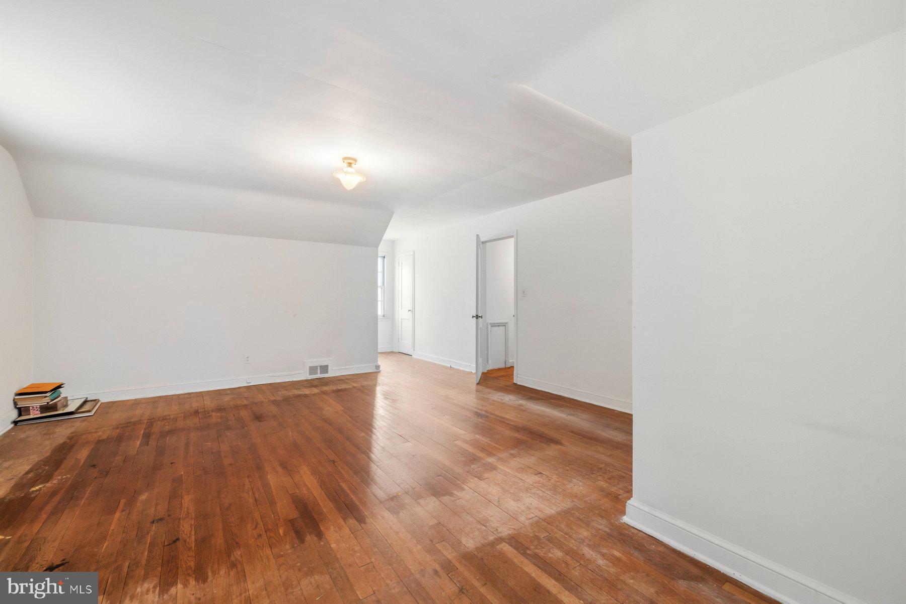 1327 LEEGATE ROAD NW