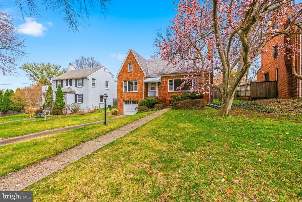 1327 LEEGATE ROAD NW