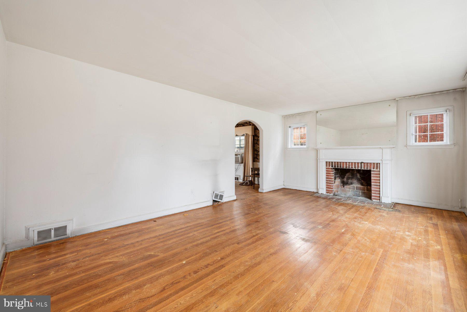 1327 LEEGATE ROAD NW