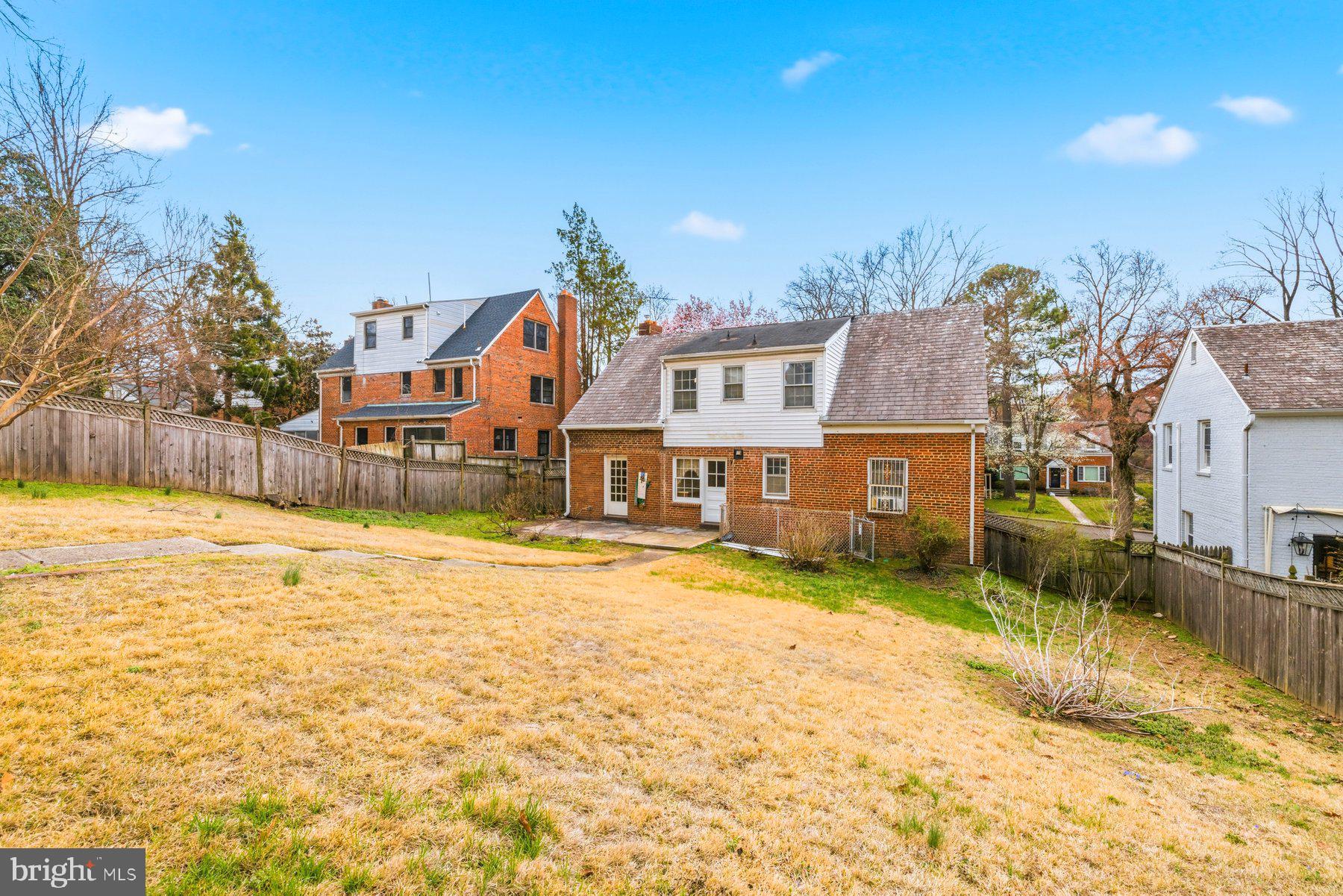 1327 LEEGATE ROAD NW