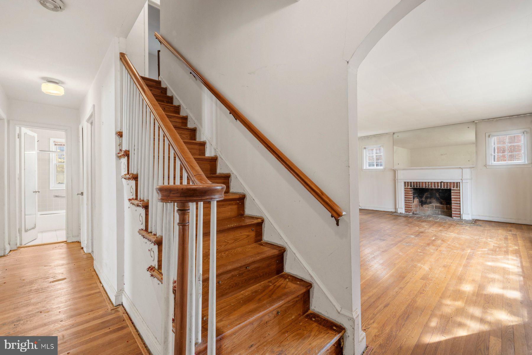 1327 LEEGATE ROAD NW