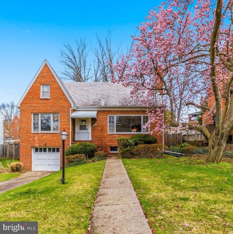 1327 LEEGATE ROAD NW