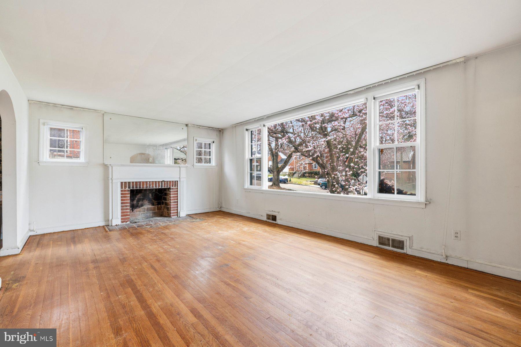 1327 LEEGATE ROAD NW