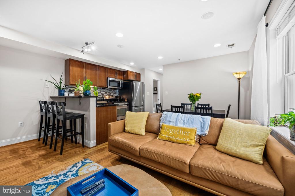 617 JEFFERSON STREET NW Unit: 204