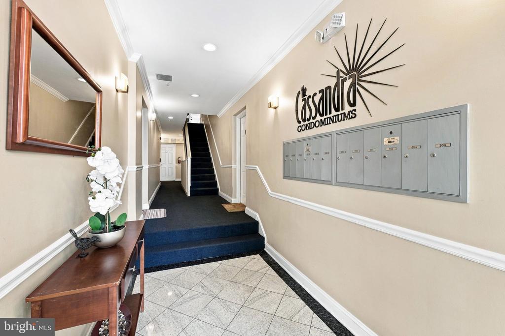 617 JEFFERSON STREET NW Unit: 204