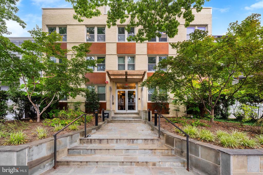 617 JEFFERSON STREET NW Unit: 204