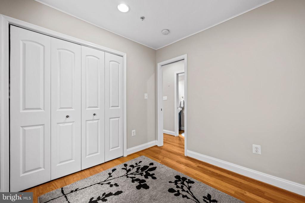 617 JEFFERSON STREET NW Unit: 204