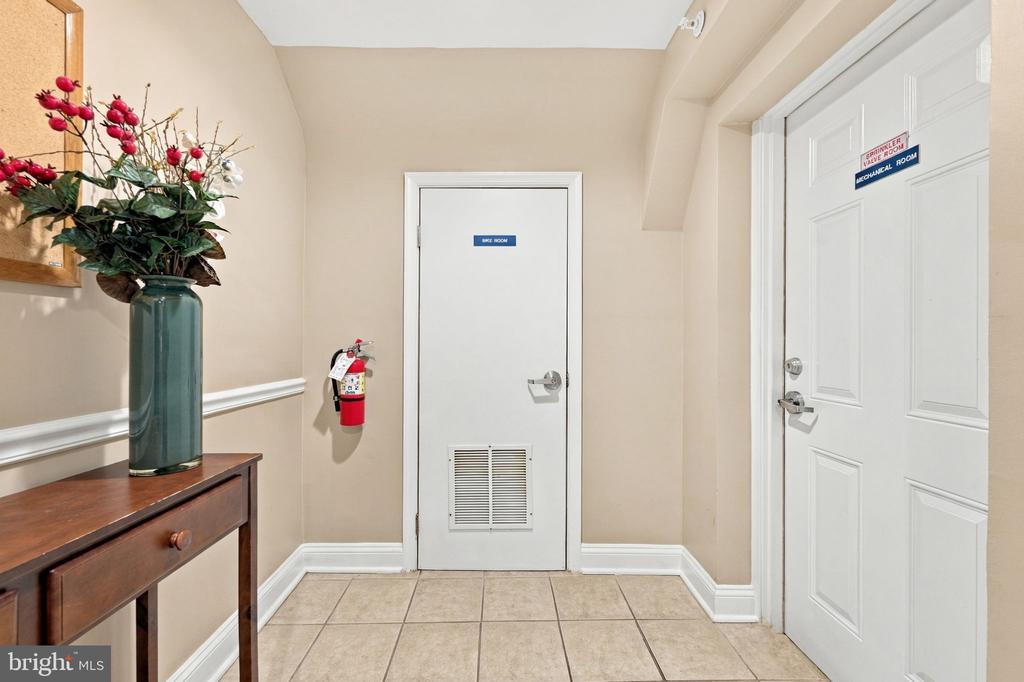 617 JEFFERSON STREET NW Unit: 204