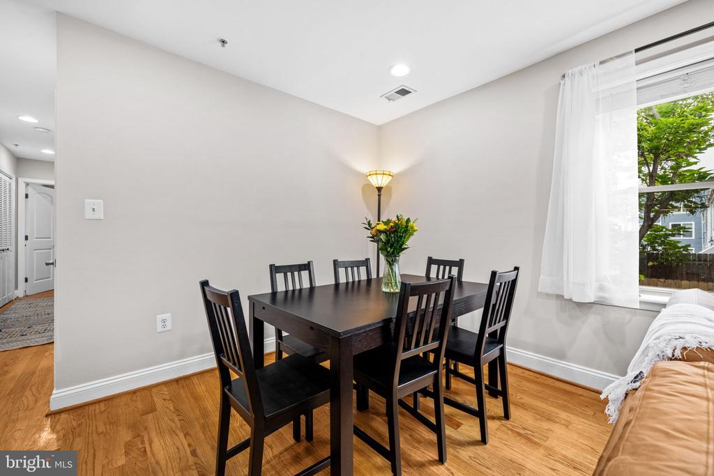 617 JEFFERSON STREET NW Unit: 204