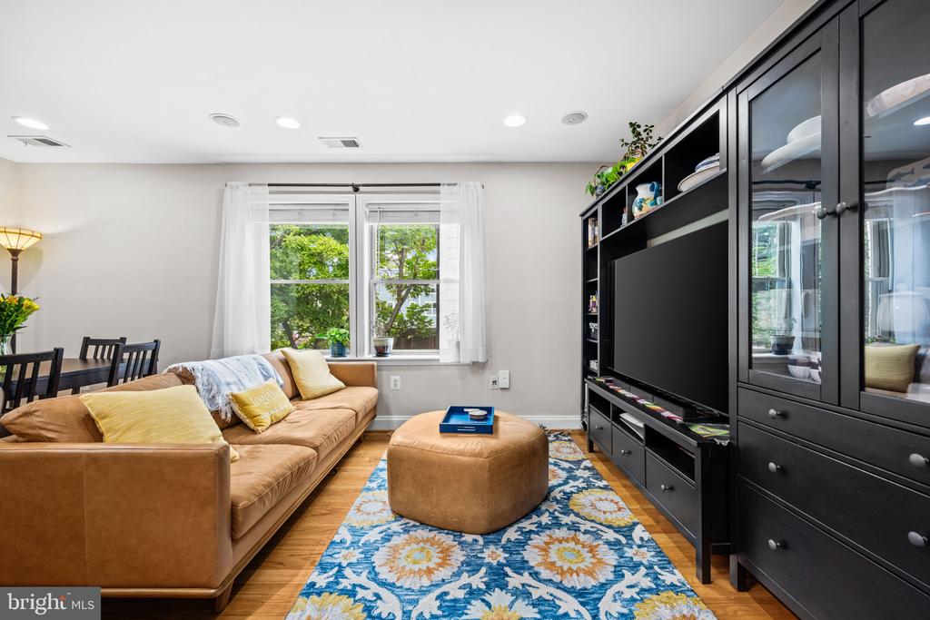 617 JEFFERSON STREET NW Unit: 204