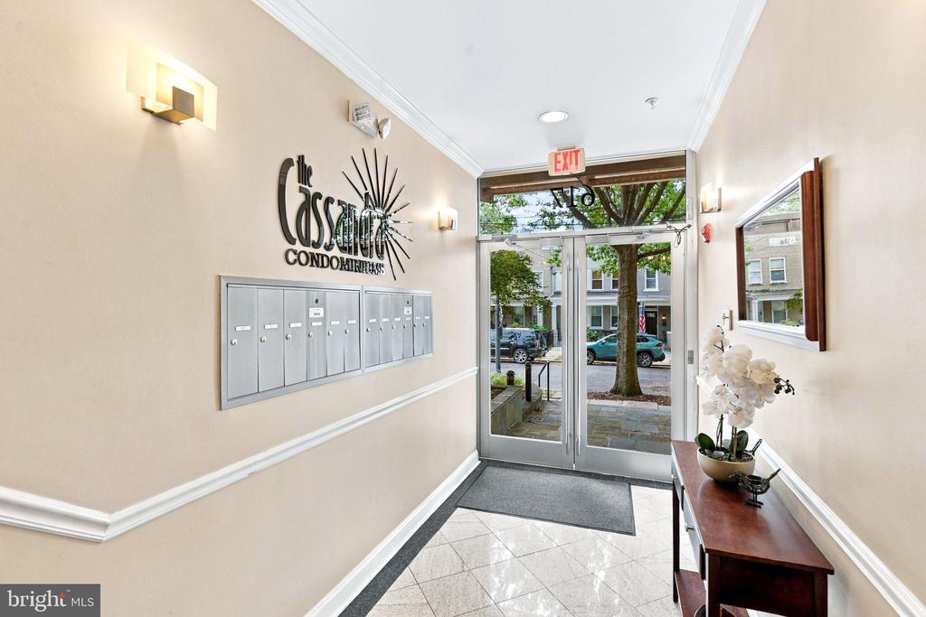 617 JEFFERSON STREET NW Unit: 204