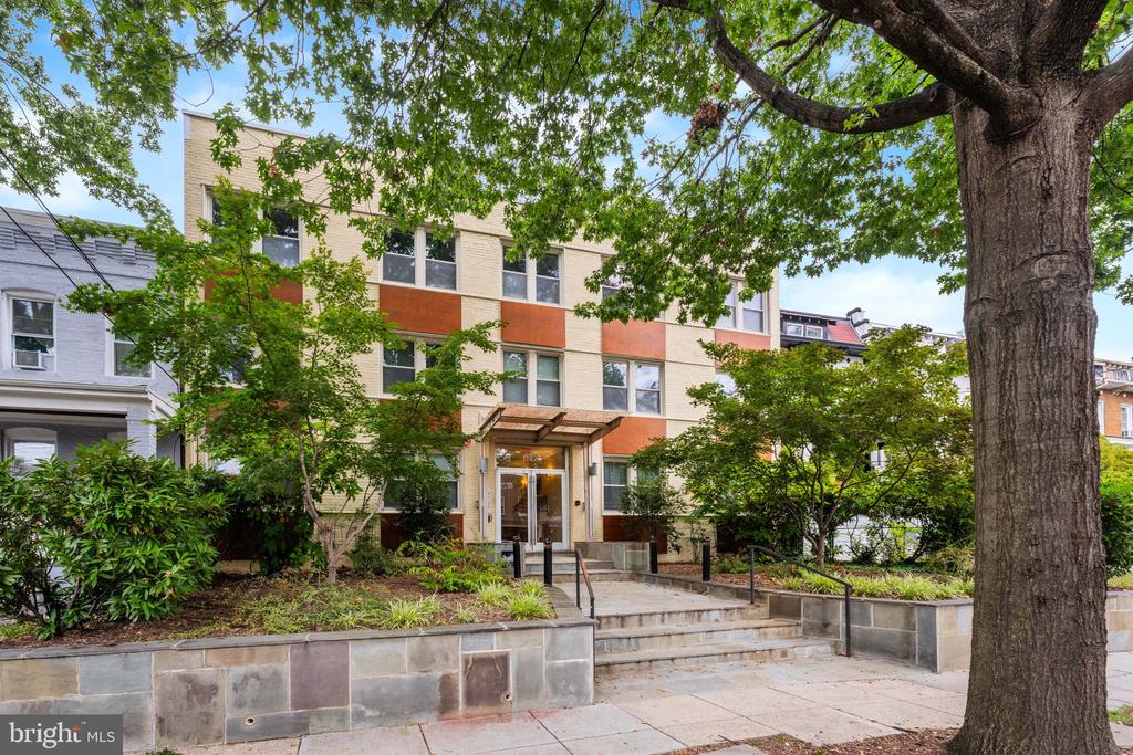 617 JEFFERSON STREET NW Unit: 204