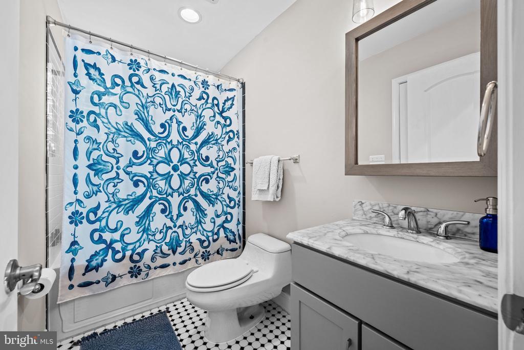 617 JEFFERSON STREET NW Unit: 204